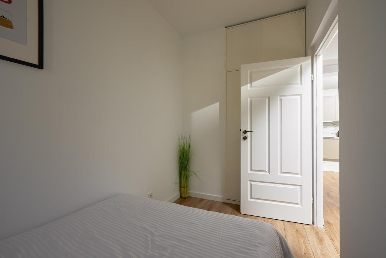 Lumina 2-room Near Fabryczna Lodz (Lodz)